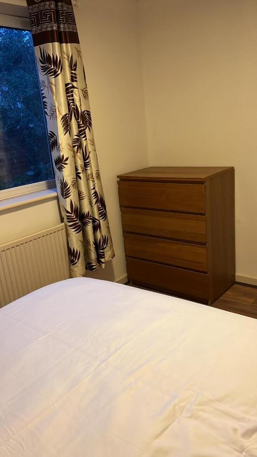 לונדון Smalinz Homes Finchley מראה חיצוני תמונה