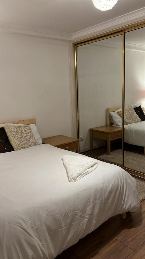 לונדון Smalinz Homes Finchley מראה חיצוני תמונה